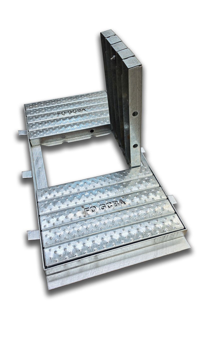 Tapa de inspección 610×1230 mm B125 de acero galvanizado con una de sus tapas abierta sobre su marco